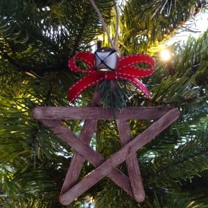 Ръчно изработена звезда за декорация на елха