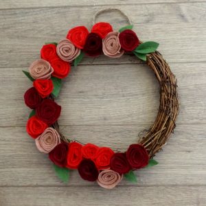 Венец за врата - есенни рози от филц