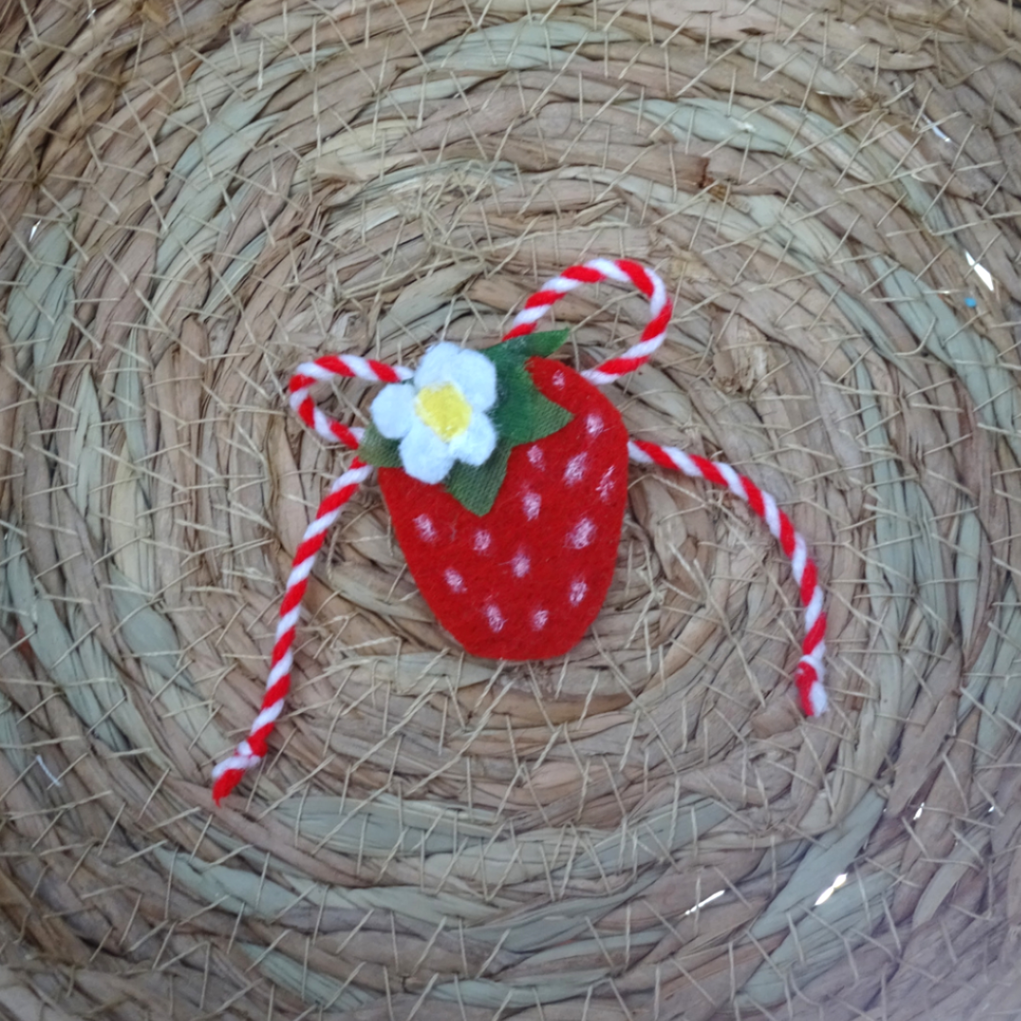 Мартеница брошка „Ягодка“ - Image 2