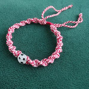 Мартеница гривна с футболна топка