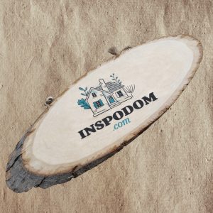 Персонализирана лого табела върху дърво